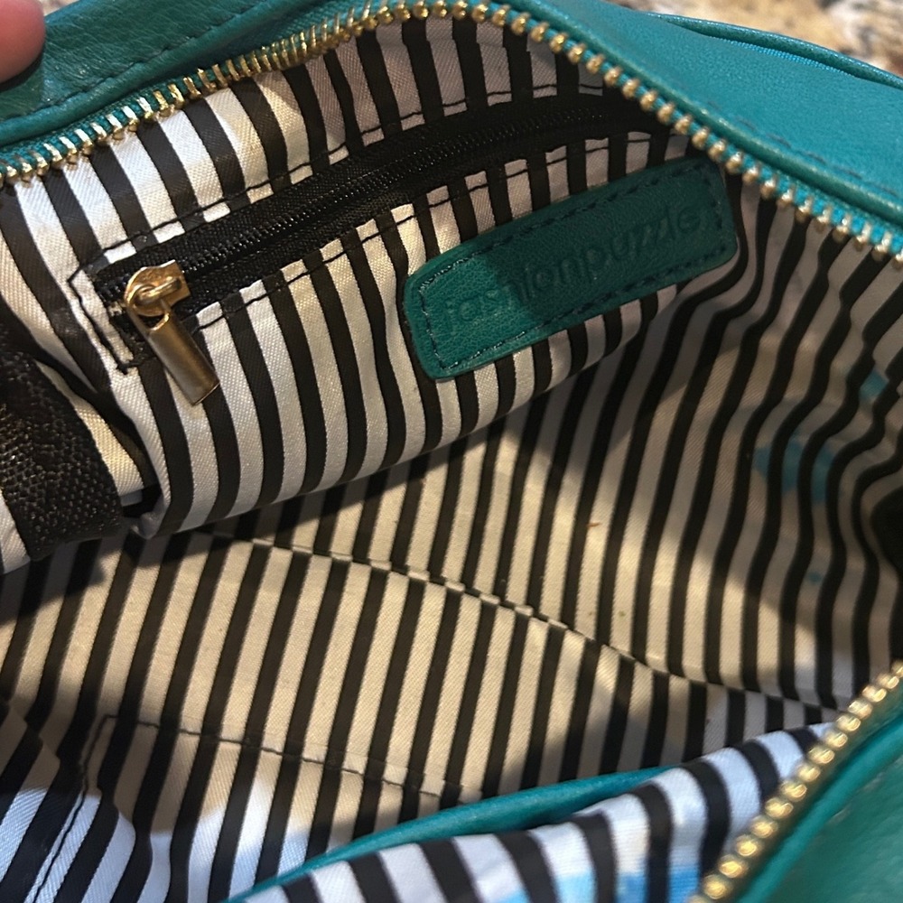 Teal Faux Leather Crossbody Bag Gold Tone Zipper Front Pocket Adjustable Strap - Picture 6 of 7